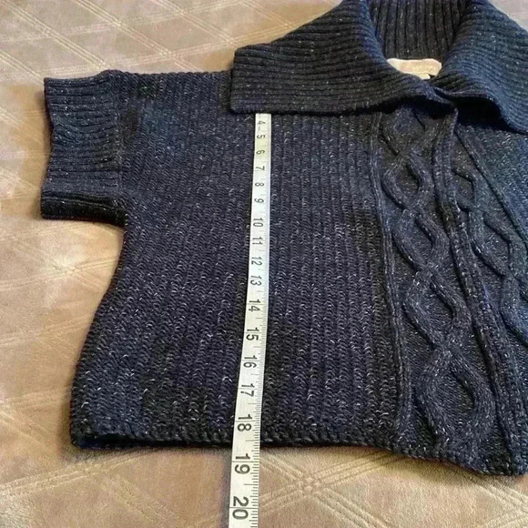 Michael Kors Gray Cropped, Short Sleeve, Cardigan in Size Large. - Picture 10 of 13